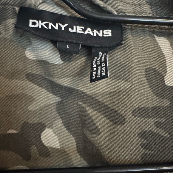 DKNY Women's Camo Cropped Utility Jacket Size Large - Picture 2 of 2